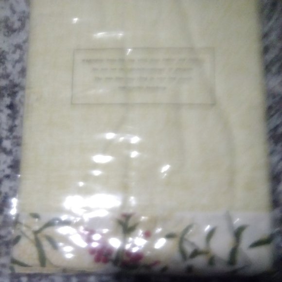 Holiday Table Cloth - Picture 1 of 4